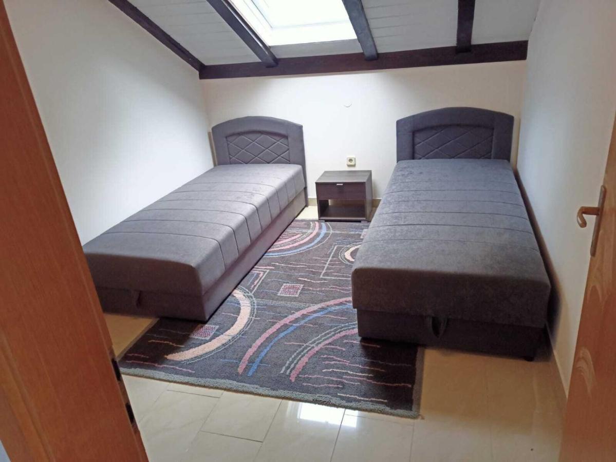 Gizmo Apartments Gornji Karin Exterior foto